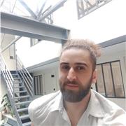 Prof d'arabe trilingue, je suis là pour partager mes connaissances.